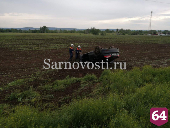 Водитель и пассажиры упавшего на крышу «Форда» сбежали с места ДТП 