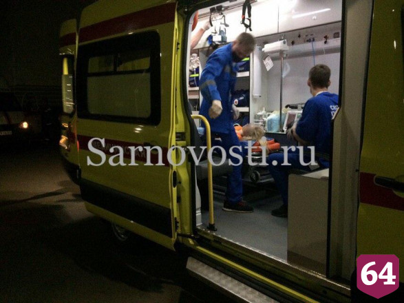 В Саратове девушка выпала из окна 5-го этажа и выжила