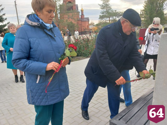 Жители саратовского поселка юбилей района посвятили участникам СВО