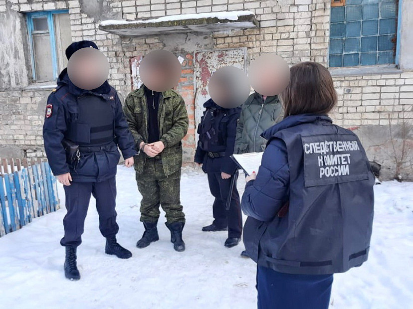 Приятели насмерть забили мужчину в пьяной ссоре и спрятали труп в диван