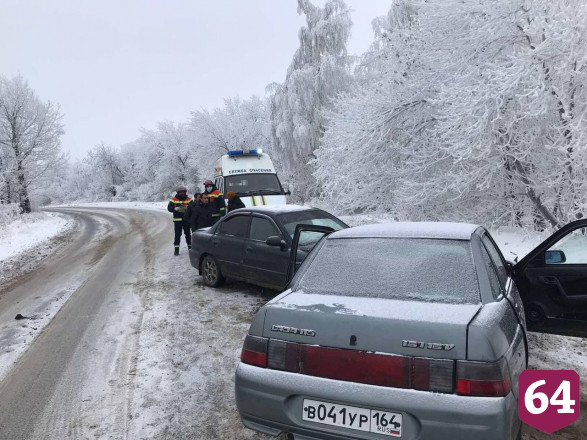 В аварии на Кумысной поляне пострадали два человека
