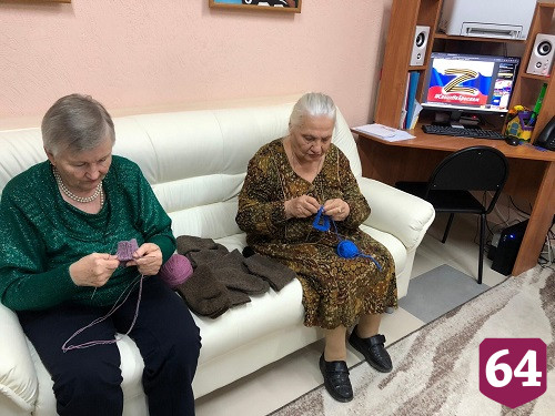 Проживающие Энгельсского дома-интерната участвуют в акциях для военнослужащих