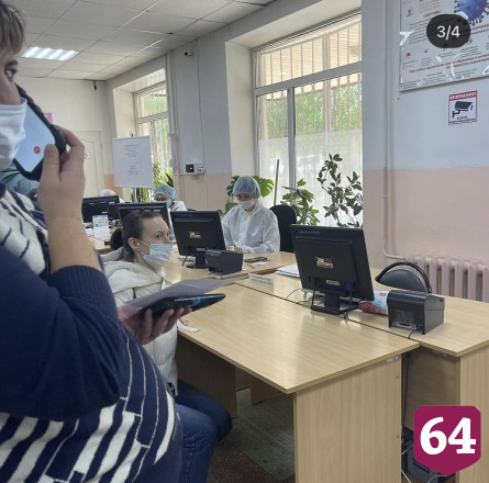 Минздраву пожаловались на долгое ожидание вакцинации в поликлинике Саратова