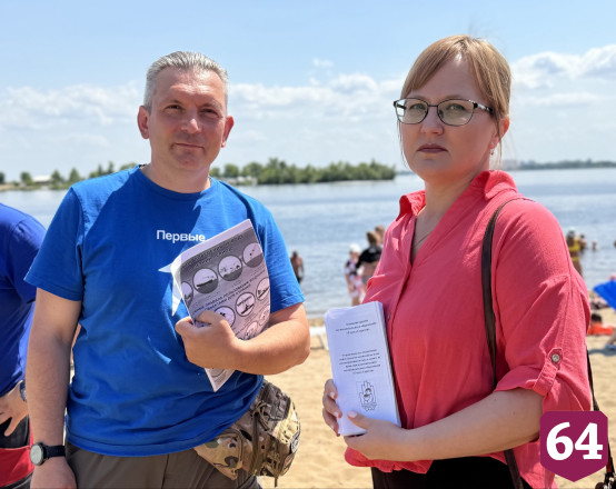 В Саратове отдыхающих на пляже учили оказывать первую помощь утопающим