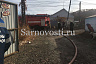 Пожарные тушат полыхающий дом в Саратове
