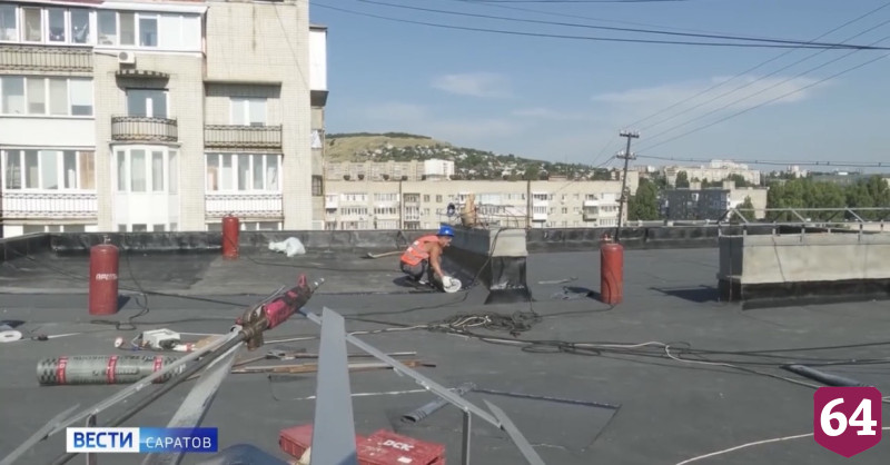 В саратовских многоэтажках заменили 110 старых лифтов 