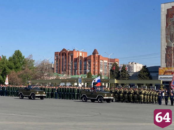 В Саратове состоялось торжественное прохождение войск в честь Дня Победы