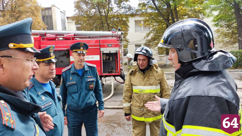 В Саратове пожарные тушили подвал больницы