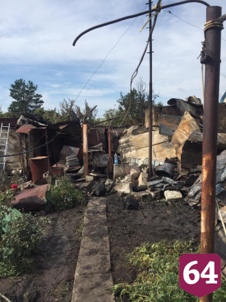 Пожар уничтожил баню и сарай на саратовской даче