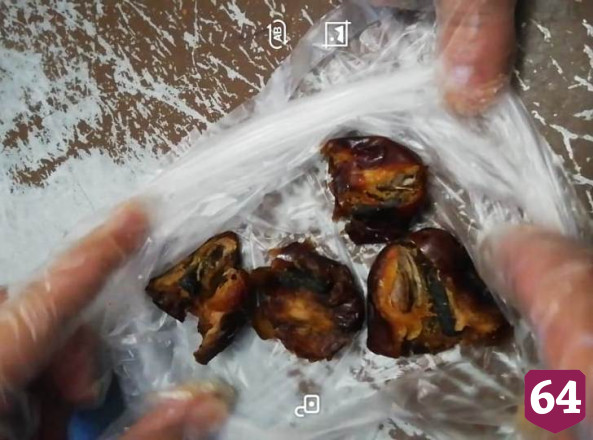 В саратовскую колонию пытались передать финики с наркотиками
