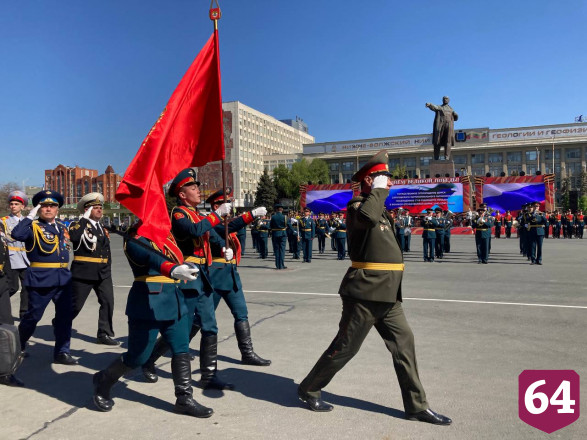 В Саратове состоялось торжественное прохождение войск в честь Дня Победы