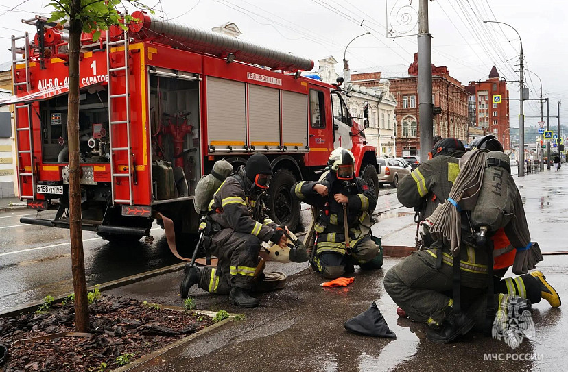 В Саратове пожарные «тушили» здание научной библиотеки