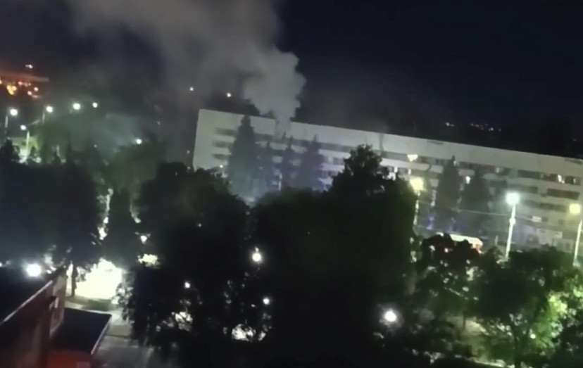 Саратовские пожарные эвакуировали жильцов из горящих домов