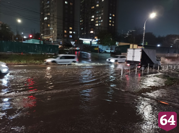 В Саратове после дождя появились «речки Тарховка и Антоновка»