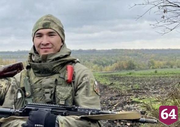 На саратовской школе установили памятную доску участнику СВО