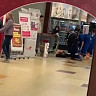 В Саратове мужчину ранили ножом в торговом центре