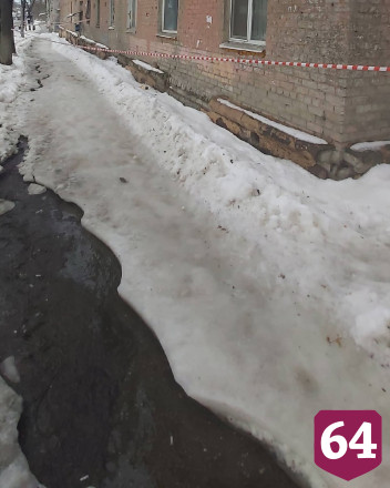 Из-за падающих сосулек Саратов предложили огородить ленточками