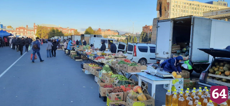 На Театральной площади массово торговали овощами