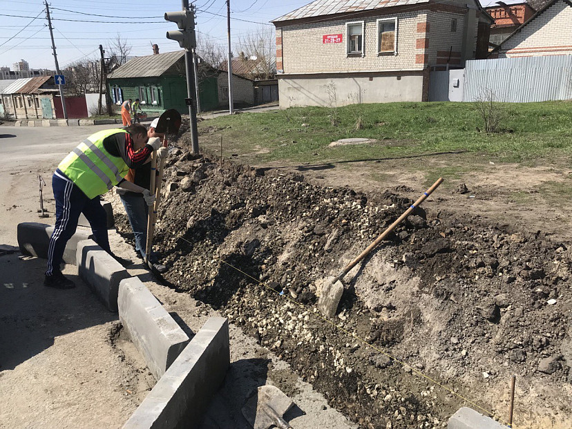 В Саратове возобновили ремонт тротуаров