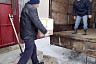 Саратовским бойцам СВО отправили посылки с медом и салом