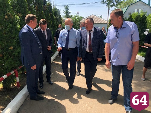 Губернатор поблагодарил коллектив Энгельсского дома-интерната за труд