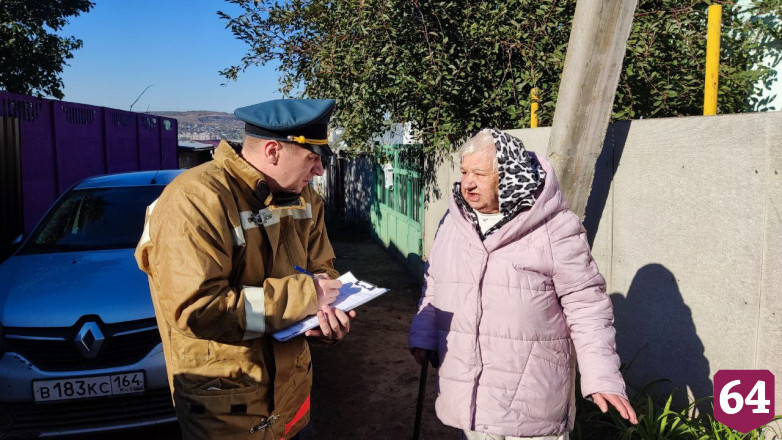 Ночью в Саратове горел дом на три семьи