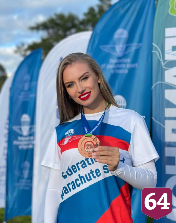 Саратовская красавица парила в небе с короной