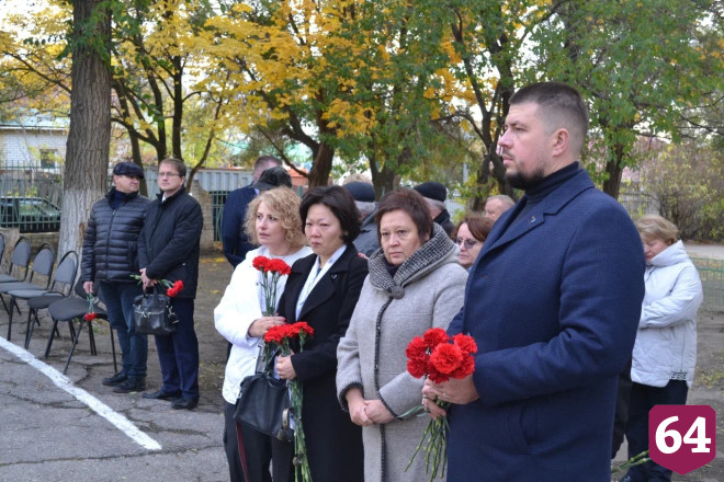 В саратовском поселке увековечили память героя СВО