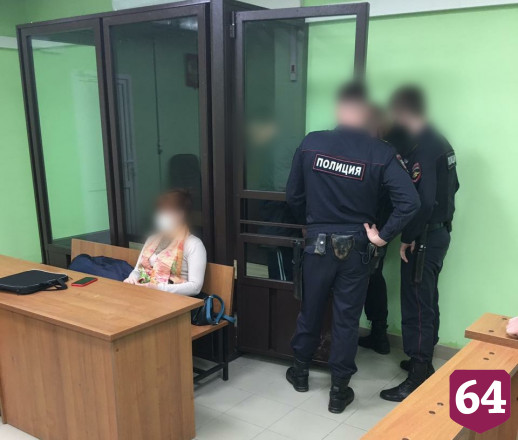 В Саратове пьяный мужчина ограбил и избил подростка в подъезде