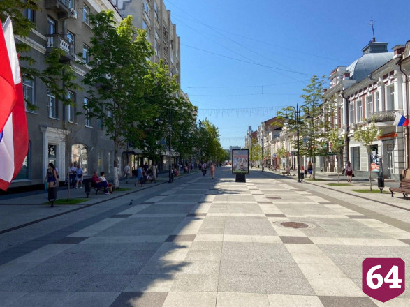 Саратовцам о масочном режиме напомнили манекены в витринах
