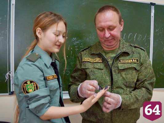 Саратовских студентов научили снимать отпечатки пальцев