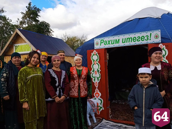 На саратовском фестивале баранины кормили шашлыком и пловом