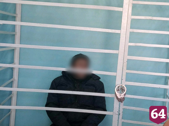 Зарезавшему гостя саратовцу добавили статью за сбыт боеприпасов 