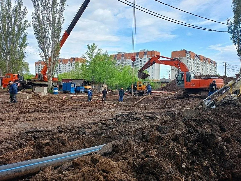 В Энгельсе продолжают противоаварийные работы на коллекторе