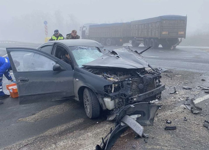 Двое травмировались в аварии с большегрузом под Саратовом