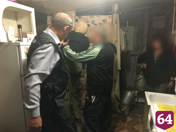 Мужчина показал на манекене, как убивал возлюбленного своей сестры