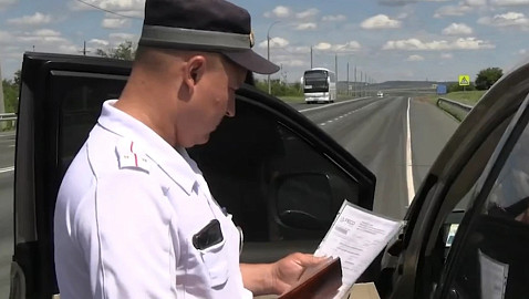 Саратовские инспекторы ГАИ ловят нарушителей с помощью квадрокоптера