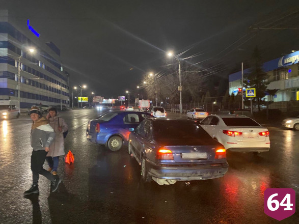 В Саратове подросток покалечилась в столкновении иномарок 