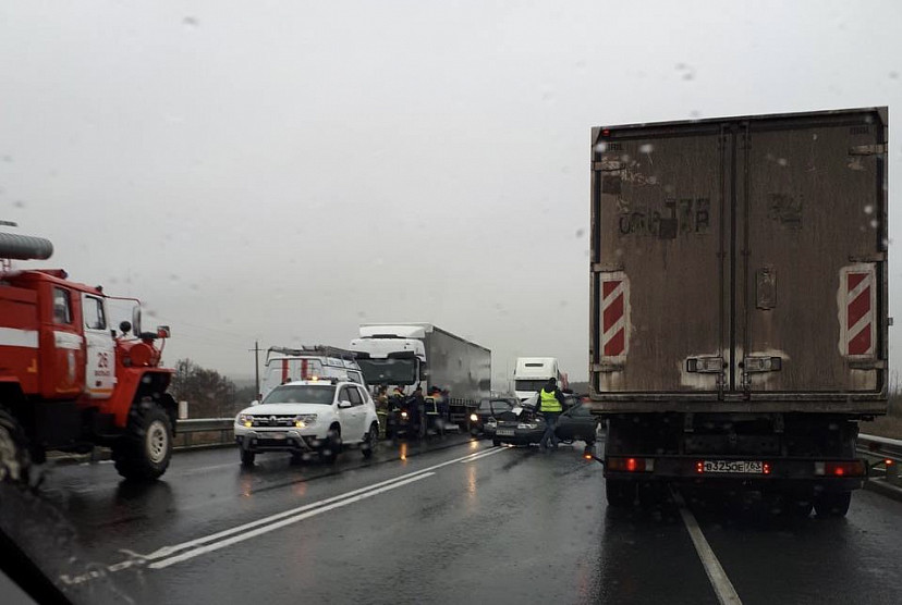 Двое мужчин пострадали в ДТП с фурой под Саратовом