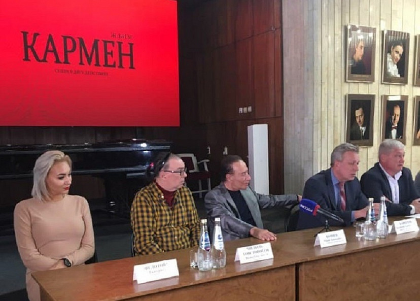Саратовский дирижер порадовался собственному отоплению в театре