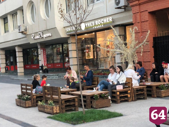 Жители Саратова без масок заполонили проспект Кирова