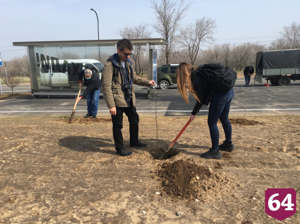 В Парке покорителей космоса заложили дубовую рощу 