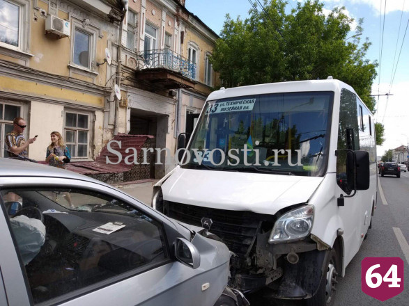 В ДТП с маршруткой на Московской пострадали 6 человек