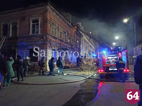 На пожаре в центре Саратова отравилась женщина 