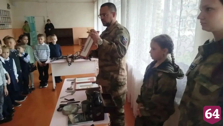 Саратовские поисковики показали детям находки с «Вахты памяти»