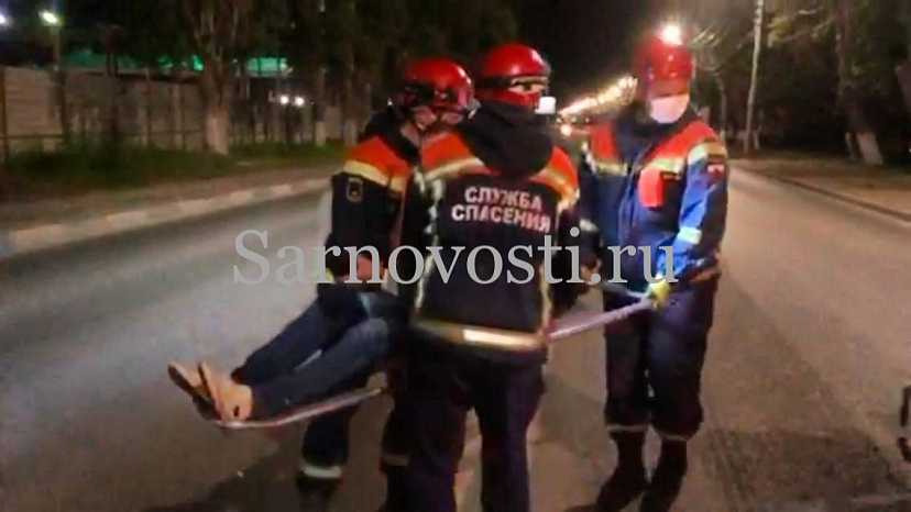В Саратове водитель легковушки сломал ногу в ДТП с такси