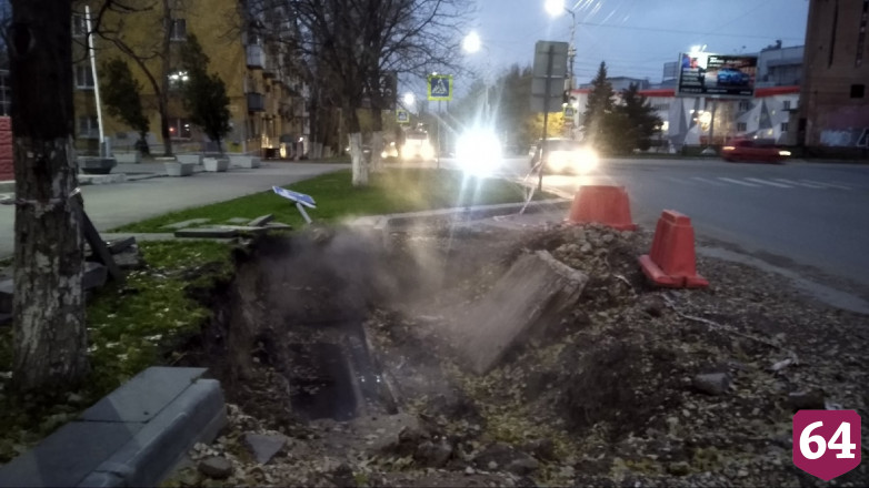 Саратовца возмутила забытая коммунальщиками яма