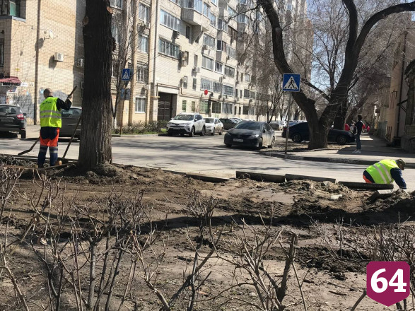 В Саратове продолжается реконструкция сквера на улице Рахова