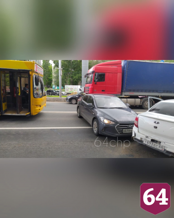 Массовая авария парализовала движение в районе Стрелки