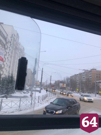 Саратовцев в мороз возят на автобусе с открытым окном